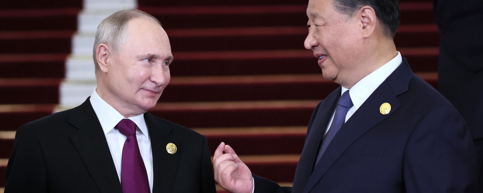 Russian President Vladimir Putin and President of the People's Republic of China (PRC) Xi Jinping (right)  on October 17, 2023. - Sputnik International, 1920, 15.05.2024