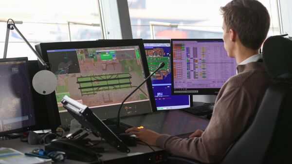 Air traffic controller while working in the control tower - Sputnik International