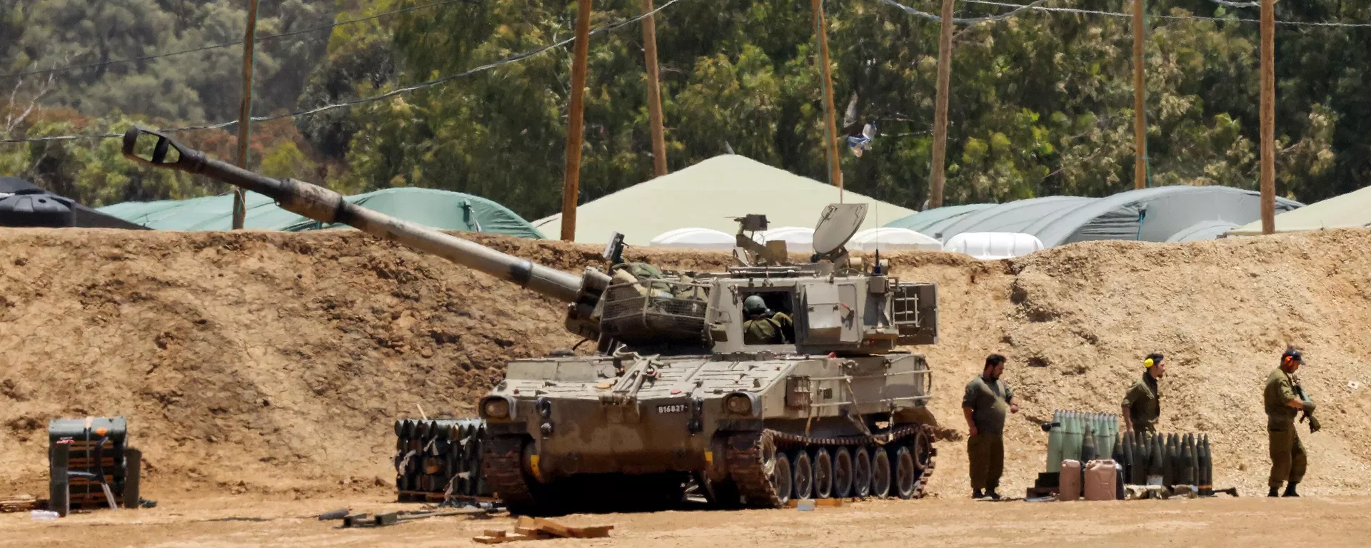 Israeli troops man a position with a mobile artillery unit in southern Israel near the border with the Gaza Strip on May 13, 2024. - Sputnik International, 1920, 29.05.2024