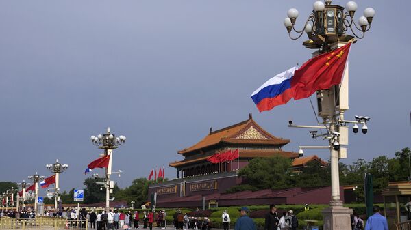 Флаги России и Китая на улицах Пекина - Sputnik International
