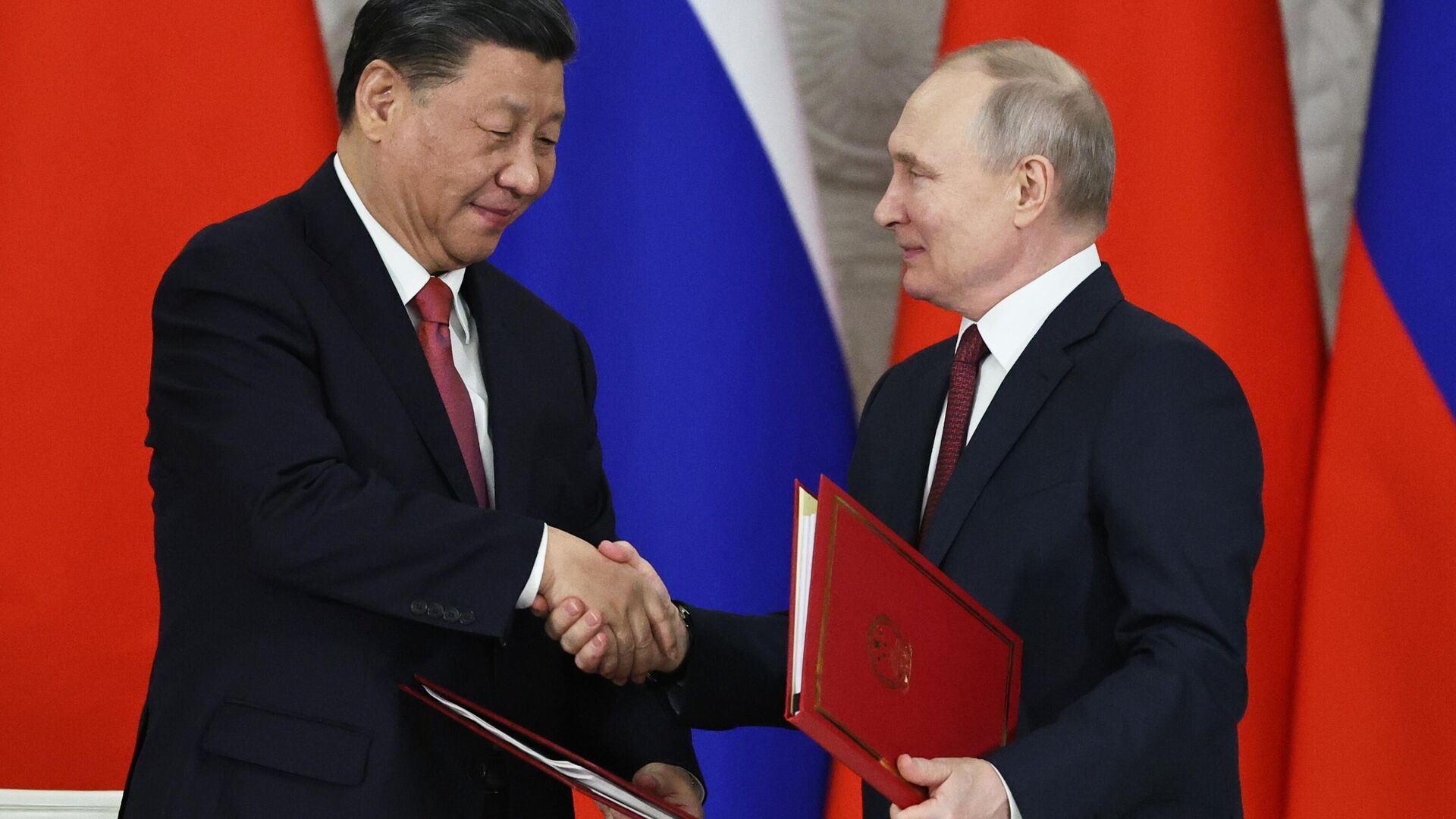 Chinese President Xi Jinping and Russian President Vladimir Putin. - Sputnik International, 1920, 30.08.2025