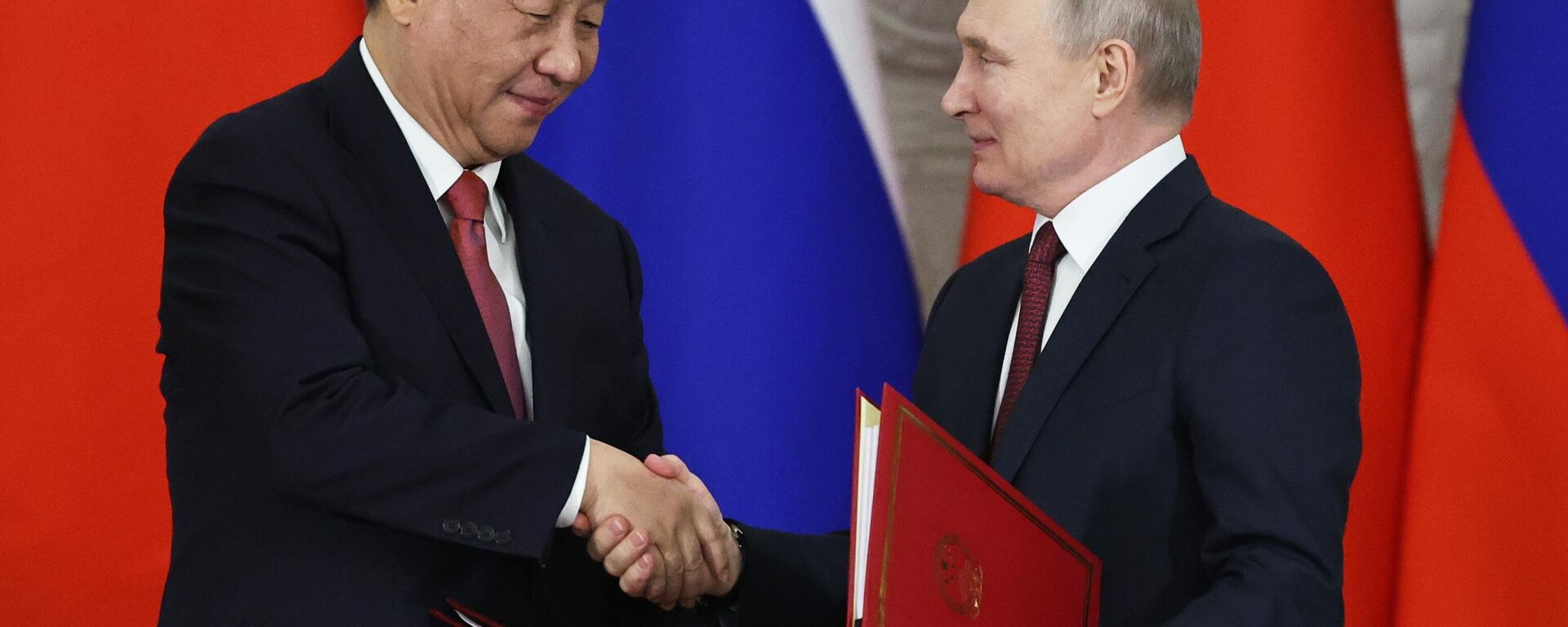 Chinese President Xi Jinping and Russian President Vladimir Putin. - Sputnik International, 1920, 30.08.2025