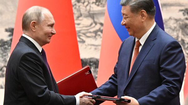 Russian President Vladimir Putin and Chinese President Xi Jinping. - Sputnik International