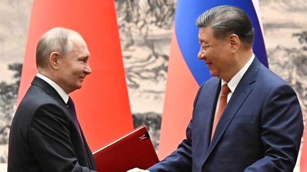 Russian President Vladimir Putin and Chinese President Xi Jinping. - Sputnik International