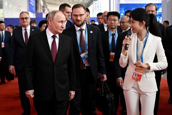 Vladimir Putin attends the 8th Russia-China EXPO in Harbin - Sputnik International