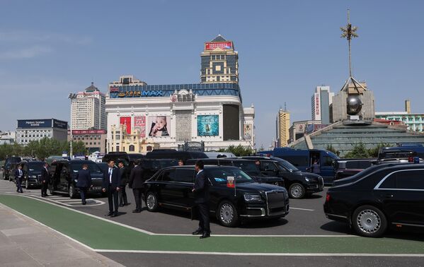 Motorcade of the Russian President at the wreath-laying ceremony at the Monument to the Soviet soldiers who died in the battles for the liberation of China’s northeast from Japanese invaders. - Sputnik International
