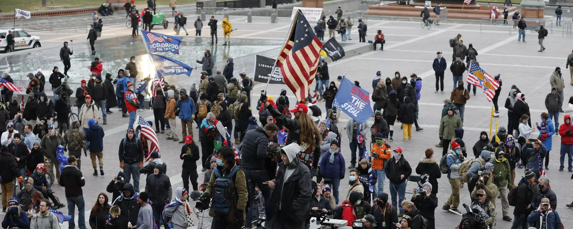 Supporters of US President Donald Trump storm the Capitol during a rally to contest the certification of the 2020 US presidential election results - Sputnik International, 1920, 14.07.2024