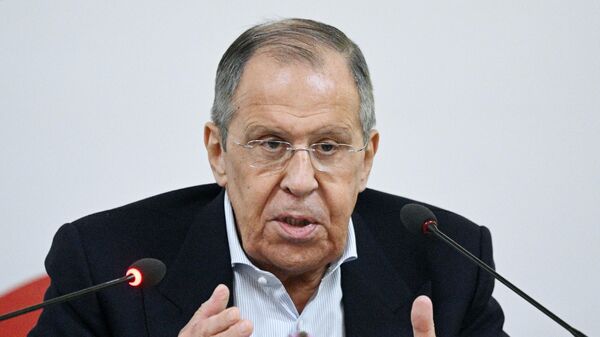 Lavrov Takes the Podium at 'Primakov Readings' Forum