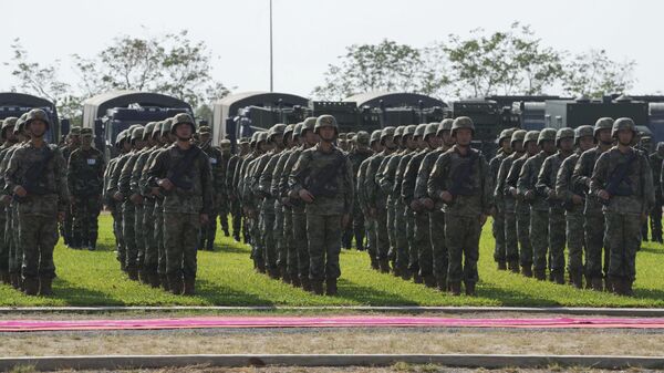 Военные китайской армии на построении на военных учениях Китая и Камбоджи - Sputnik International