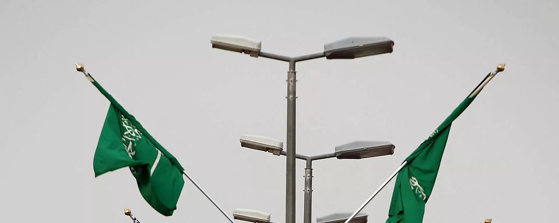 Saudi and US flags flutter on light poles. File photo Saudi and US flags flutter on light poles. File photo - Sputnik International, 1920, 10.06.2024