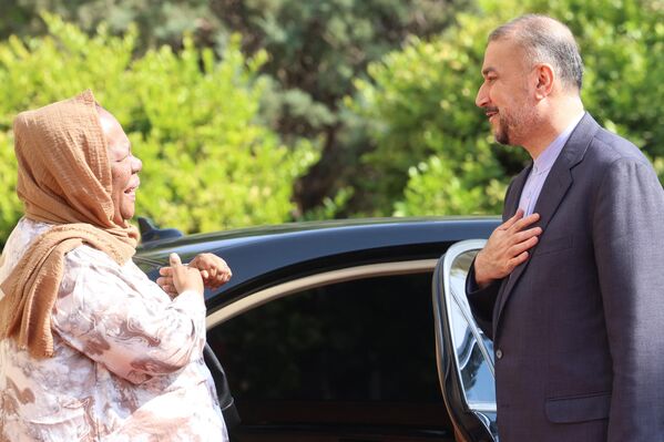 Iran&#x27;s Foreign Minister Hossein Amir-Abdollahian (right) welcomes his counterpart from South Africa Naledi Pandor (left) ahead of their meeting in Tehran, October 22, 2023. During her two-day official visit to Iran, the foreign ministers touched upon the Middle East peace process amid the ongoing Palestine-Israel conflict, adherence to international humanitarian law in the context of Gaza crisis, as well as the establishment of a Palestinian state. - Sputnik International