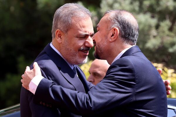 Iran&#x27;s Foreign Minister Hossein Amir-Abdollahian (right) welcomes his counterpart from Turkiye Hakan Fidan (left) in Tehran, September 3, 2023. This marked the 8th Iran-Turkiye High Level Cooperation Council meeting, aimed to address bilateral ties in areas such as border security, counterterrorism, trade, energy, education, etc. - Sputnik International