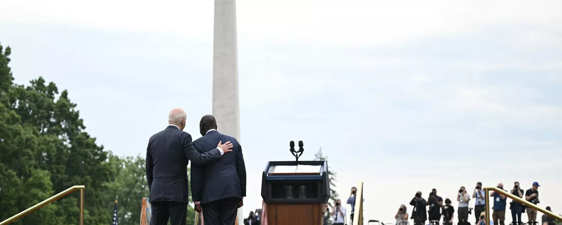 US President Joe Biden (L) welcomes President William Ruto during an official arrival ceremony on the South Lawn of the White House in Washington, DC, on May 23, 2024. Ruto's visit is the first state visit to Washington by an African leader in more than 15 years. - Sputnik International, 1920, 23.05.2024