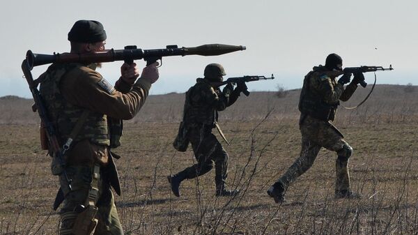 Ukrainian fighters take part in military exercises. - Sputnik International