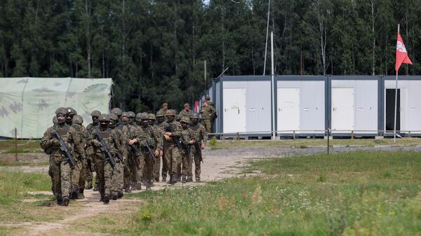 Польские военнослужащие на пресс-конференции министра обороны Польши Мариуша Блащака в Яриловке, Польша - Sputnik International