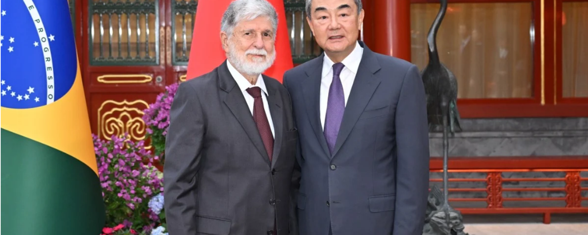 Screenshot showing Wang Yi (right), China’s foreign minister, welcoming Celso Amorim, a top adviser to Brazilian President Luiz Inacio Lula da Silva, in Beijing on Thursday, May 23, 2024.  - Sputnik International, 1920, 25.05.2024