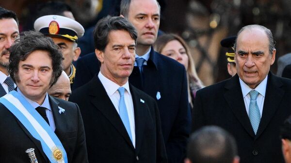 Argentine President Javier Milei (Left), Nicolas Posse (Center) and new Argentina's PM Guillermo Francos (Right) - Sputnik International