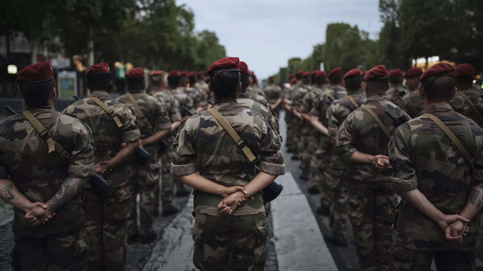 Soldiers wait on the Champs Elysees avenue during a rehearsal for the Bastille Day parade in Paris Monday, July 12, 2021 - Sputnik International, 1920, 16.01.2025