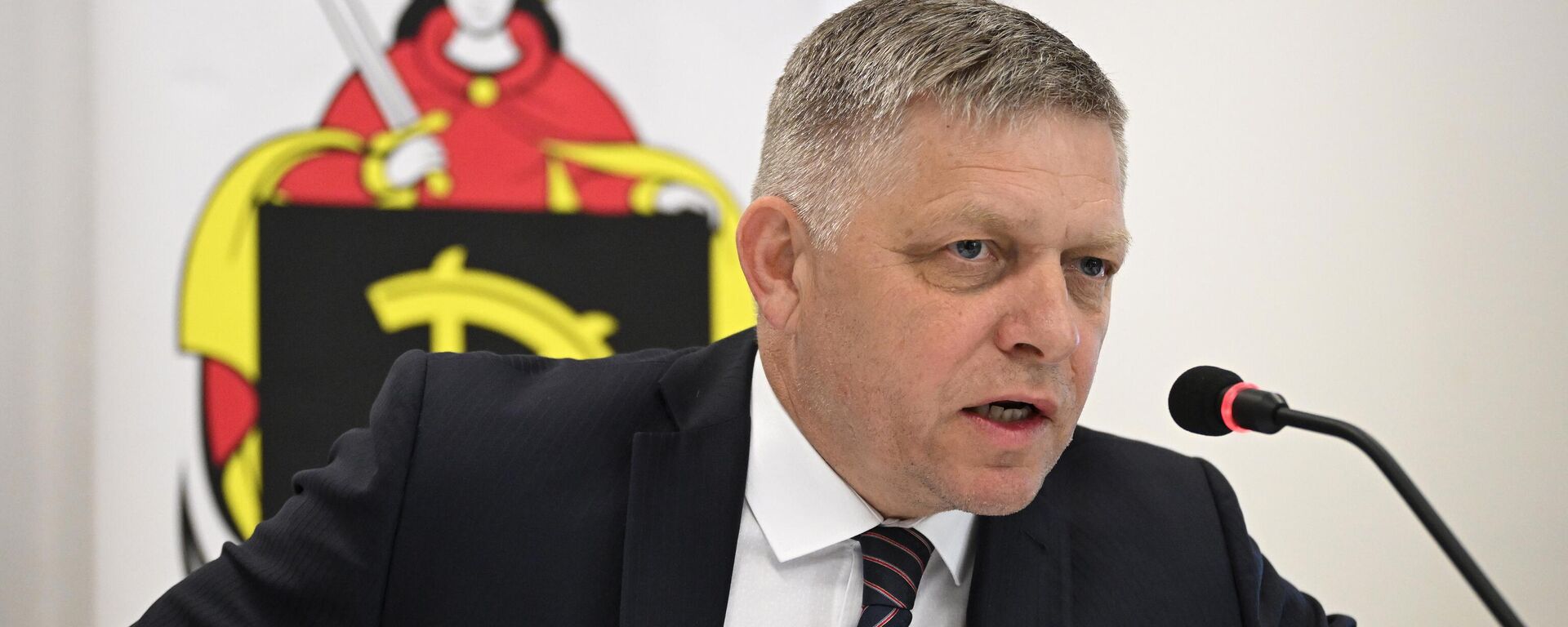 Slovakia's Prime Minister Robert Fico speaks during a press conference after the cabinet's away-from-home session in the town of Handlova, Slovakia, Wednesday, May, 15, 2024. - Sputnik International, 1920, 27.05.2025