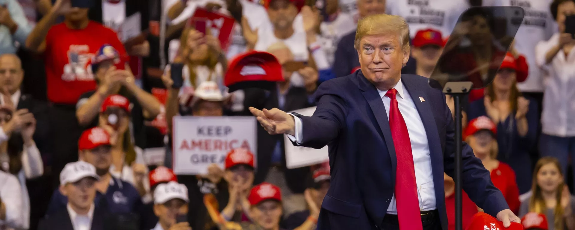 Donald Trump delivers remarks during his campaign rally in Sunrise, Florida, United States - Sputnik International, 1920, 27.06.2024