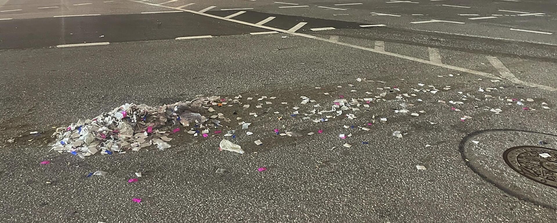 This photo provided by South Korea Defense Ministry, shows trash from a balloon presumably sent by North Korea, in Seoul, South Korea, Wednesday, May 29, 2024. (South Korea Presidential Office via AP) - Sputnik International, 1920, 02.06.2024