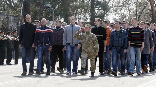 Ukrainian army recruits march during a farewell ceremony in Kiev. File photo - Sputnik International