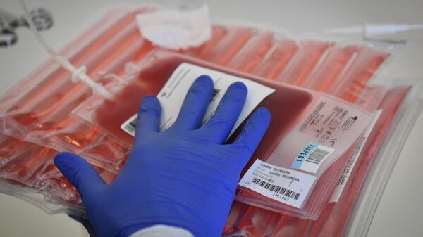 A lab technician prepares to thawing blood bag before genetically modifying a patient’s immune cells on March 8, 2019 at a production laboratory unit of the Paoli-Calmettes Institute (IPC) overall cancer care centre in Marseille, southeastern France - Sputnik International