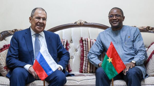 Russian Foreign Minister Sergey Lavrov and Burkina Faso's Foreign Minister Karamoko Jean-Marie Traore  - Sputnik International