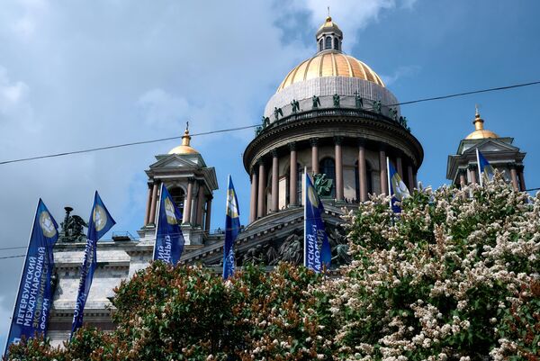 Flags with the SPIEF 2024 logo up on the St. Isaac&#x27;s Square in St. Petersburg. - Sputnik International