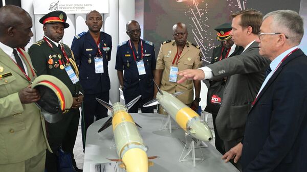 Officials from CAR, Guinea-Bissau  look at Russian anti-tank guided missiles at Army-2023 Expo - Sputnik International