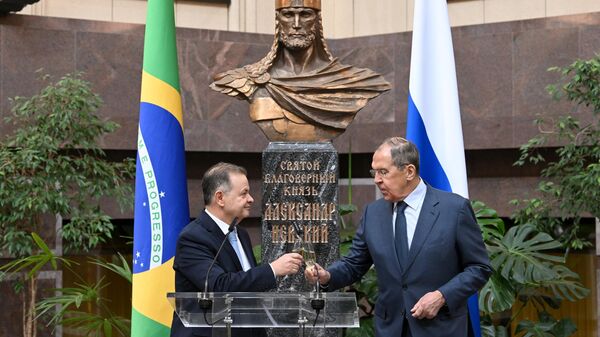 Brazilian ambassador to Russia Rodrigo de Lima Baena Soares and Russian Foreign Minister Sergey Lavrov attend the opening ceremony of an exhibition of archival materials and photographs on the occasion of the 195th anniversary of the establishment of diplomatic relations between Russia and Brazil - Sputnik International