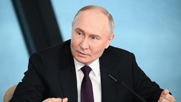 Russian President Vladimir Putin holds a meeting with heads of international news agencies - Sputnik International