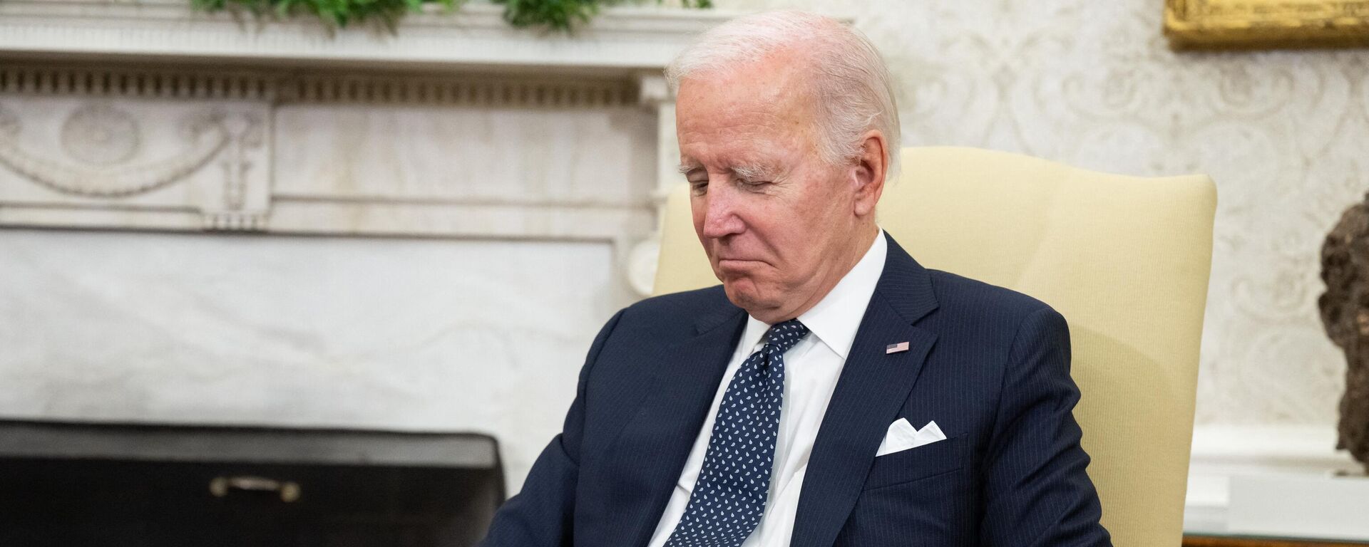 US President Joe Biden listens during a meeting  Israeli President Isaac Herzog in the Oval Office of the White House in Washington, DC, October 26, 2022. - Sputnik International, 1920, 03.07.2024