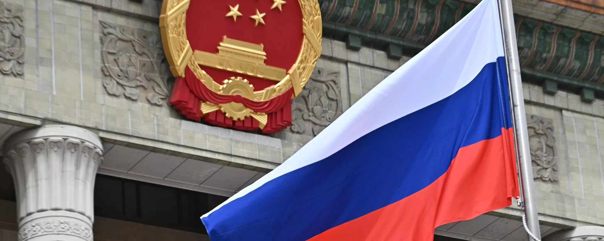 Russian Flag in Beijing ahead of Vladimir Putin's visit Russian Flag in Beijing ahead of Vladimir Putin's visit - Sputnik International, 1920, 06.06.2024