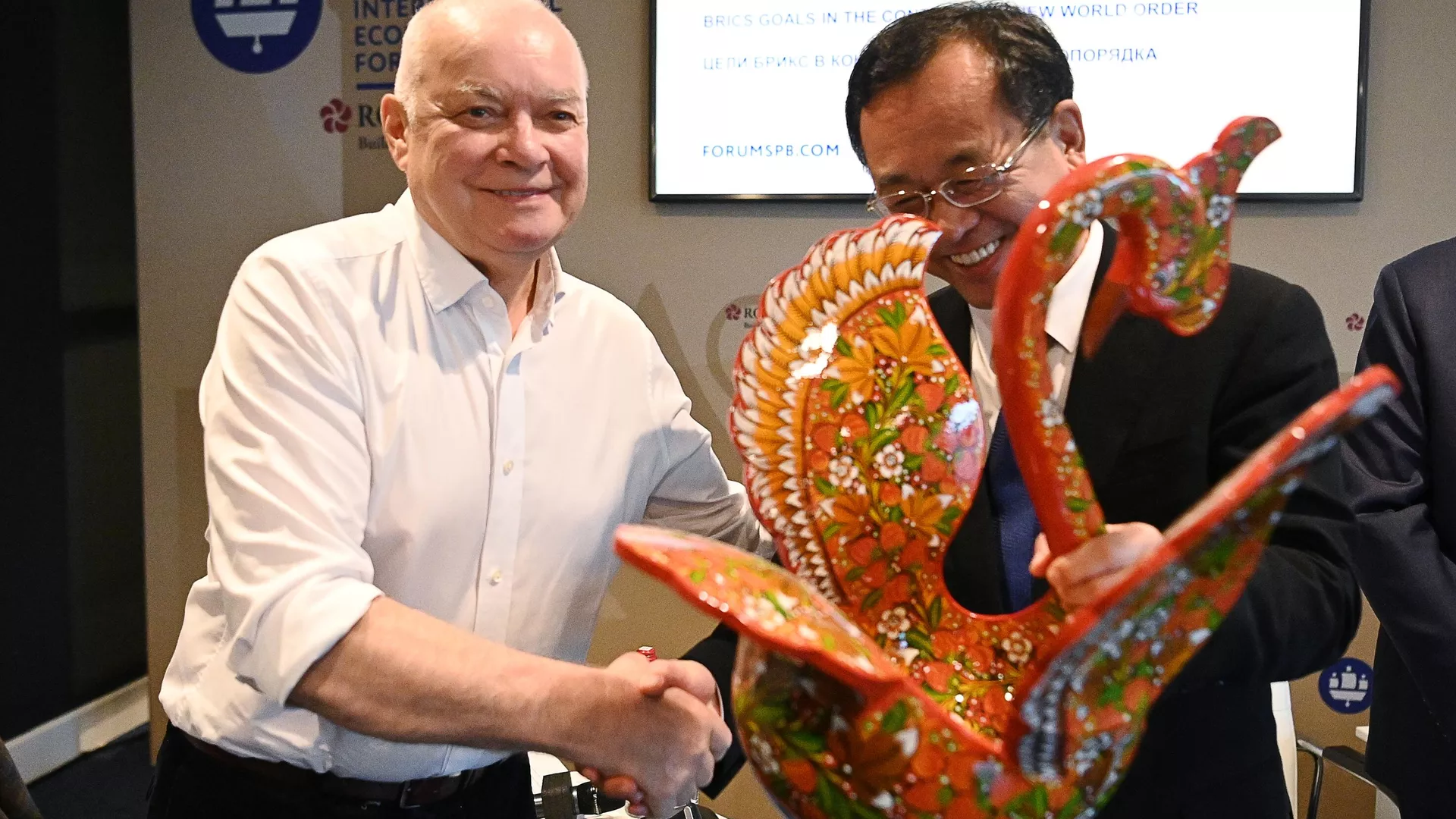 Dmitry Kiselev and Lyu Yansong at BRICS Expert Forum - Sputnik International, 1920, 06.06.2024