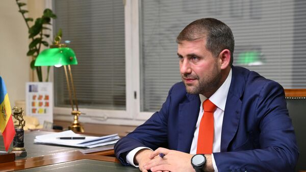 Moldovan opposition politician Ilan Shor, the leader of Pobeda (Victory) political bloc meets with Chairman of the Russian State Duma's committee on CIS affairs Leonid Kalashnikov, in Moscow, Russia - Sputnik International