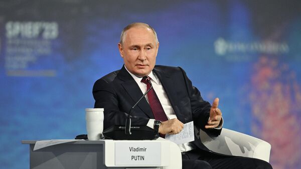 President of Russia Vladimir Putin at the plenary session of the St Petersburg International Economic Forum - Sputnik International