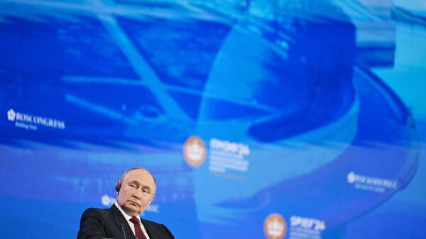 Putin attends 2024 SPIEF plenary session - Sputnik International
