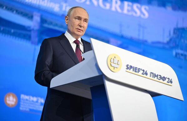 Russia&#x27;s President Vladimir Putin speaks at the 27th St Petersburg International Economic Forum (SPIEF) on June 7, 2024. - Sputnik International