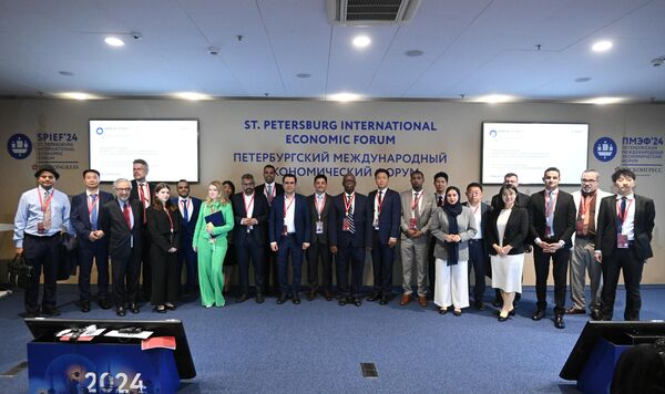 Photo session of participants of the BRICS Expert Forum &quot;The Role of the BRICS in the Search for a New World Order&quot; held at SPIEF on June 6, 2024. - Sputnik International