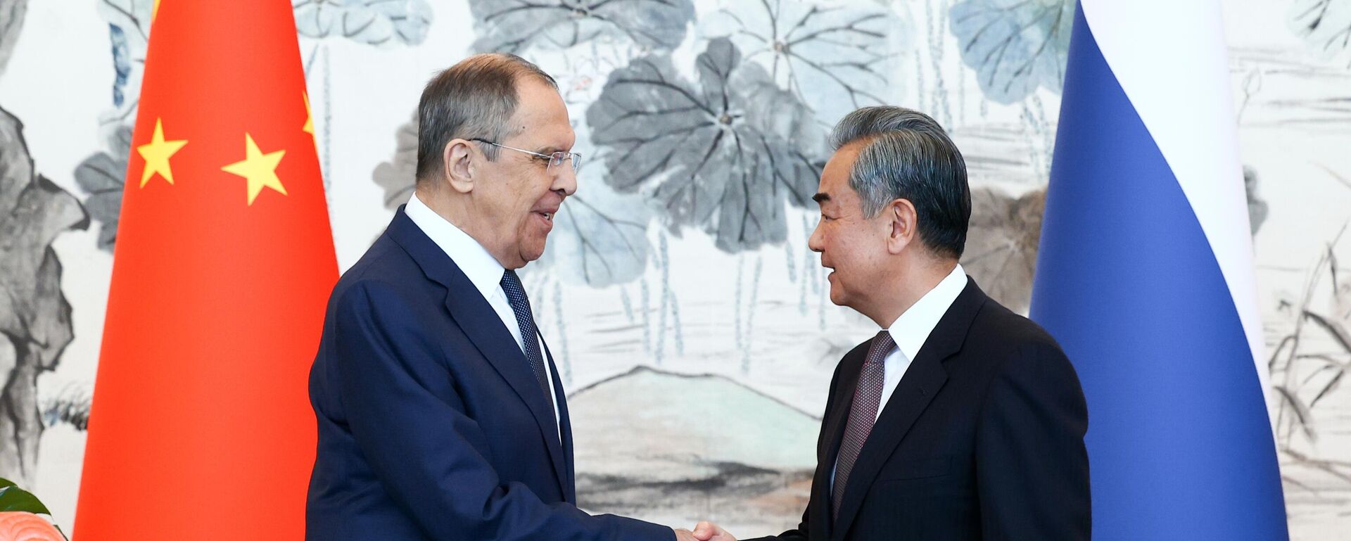 Russian Foreign Minister Sergey Lavrov and Chinese Foreign Minister Wang Yi - Sputnik International, 1920, 05.04.2026