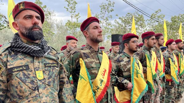 Fighters of the Lebanese Shiite group Hezbollah take part in a ceremony to commemorate the party's fallen leaders in the Lebanese village of Jibshit, about 50 kilometres south of the capital Beirut, on February 15, 2024. - Sputnik International