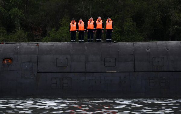 Russian marines stand guard on top of the Kazan submarine. During the visit, Russian sailors are to hold meetings with members of the Cuban Revolutionary Navy and the Governor of Havana Reynaldo Garcia Zapata, as well as visit vibrant local historical and cultural sites. - Sputnik International