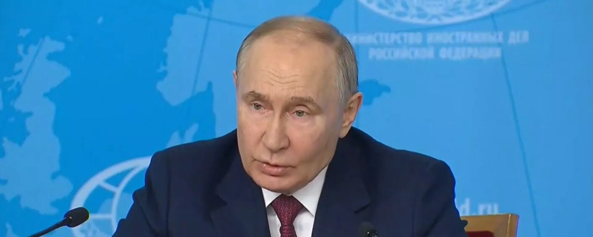 Vladimir Putin speaks at the Russian Foreign Ministry meeting - Sputnik International, 1920, 14.06.2024