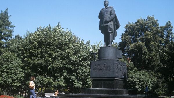 Monument to Soviet General Ivan Chernyakhovsky in Vilnius. File photo - Sputnik International