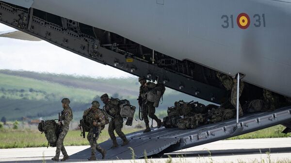Dutch Army soldiers arrive at 71 Aerial Base Campia Turzii, Romania, on May 14, 2024, by descending from a military cargo plane belonging to Spanish Air Force as part of military exercise Swift Response 24.  - Sputnik International