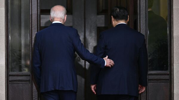US President Joe Biden and Chinese President Xi Jinping arrive for a meeting during the Asia-Pacific Economic Cooperation (APEC) Leaders' week in Woodside, California on November 15, 2023. - Sputnik International
