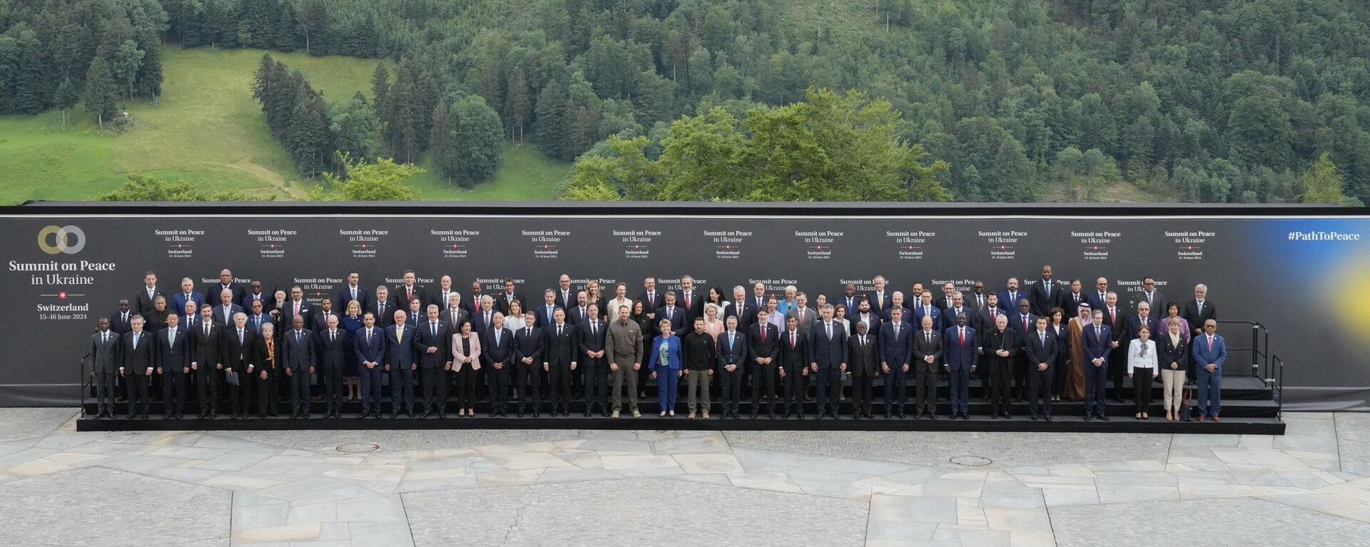 Group photo of participants of the Ukraine summit in Switzerland - Sputnik International, 1920, 16.06.2024