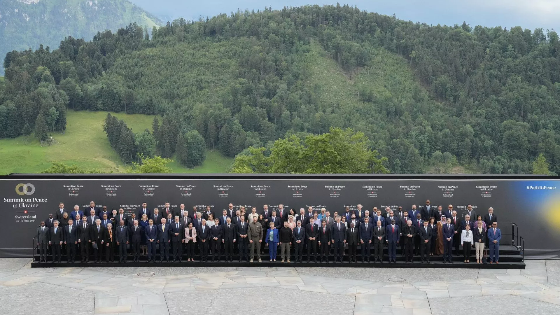 Group photo of participants of the Ukraine summit in Switzerland - Sputnik International, 1920, 18.06.2024