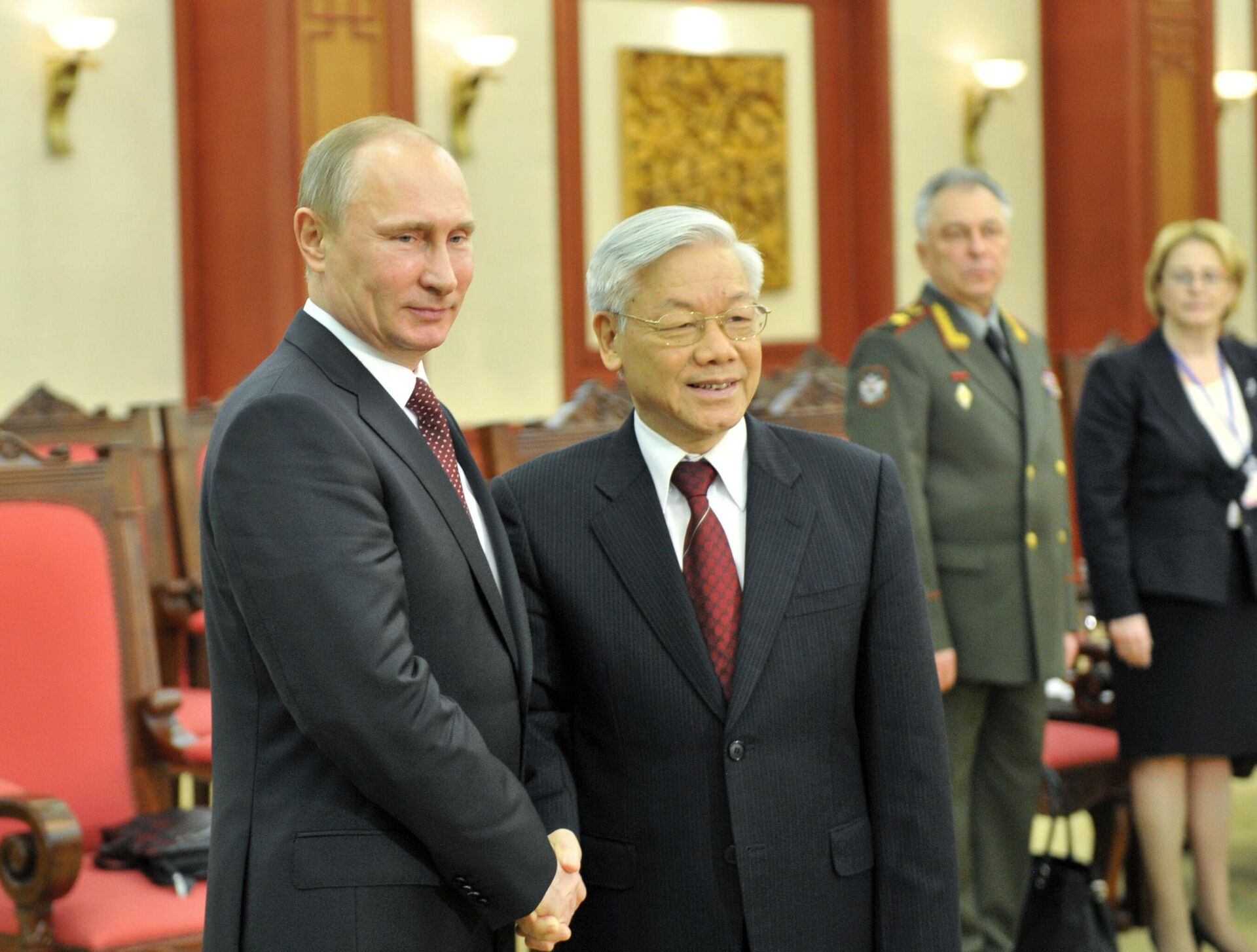 Russian President Vladimir Putin (left) and Vietnamese Communist Party Chief Nguyen Phu Trong meeting at the Vietnamese Communist Party's central office in Hanoi, November 12, 2013. - Sputnik International, 1920, 18.06.2024